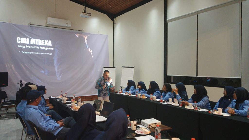 Konsistensi Sales Bangun Kepercayaan